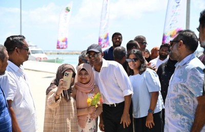 އީދު ފާހަގަ ކުރައްވަން ރައީސްގެ ދެކަނބަލުން އއ. ތޮއްޑޫއަށް