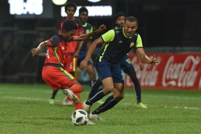 ޔޫވީއިން ދަ ގްރާންޑޭ ހިފަހައްޓައިފި
