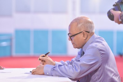 އާ އަހަރާއެކު މައުމޫންގެ މުހިންމު ސުވާލުތަކެއް: "ތަސައްރަފު ފުދޭކަށް ނުވޭބާ؟"