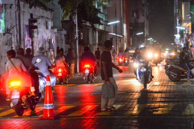 ކަފިހިހުރަސް މަތިން ދިޔަ އުމުރުން ދުވަސްވީ މީހެއްގެ ގައިގައި ސައިކަލުން ޖެހުމުން ފިލައިފި