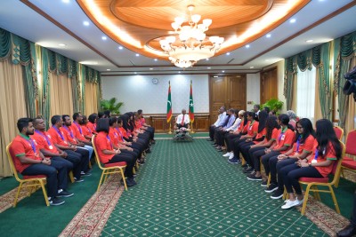 ލޯ މެޑަލް ހޯދި އަންހެން ފުޓުބޯޅަ އަދި ބާސްކެޓު ޓީމަށް ރައީސްގެ ސާބަސް