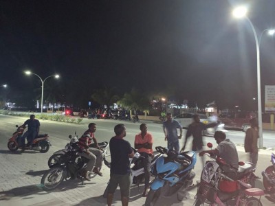 ދެބަފައިންނާ ދެކޮޅަށް ހުވަދޫ ތިން ރަށެއްގައި މުޒާހަރާ ކުރަނީ