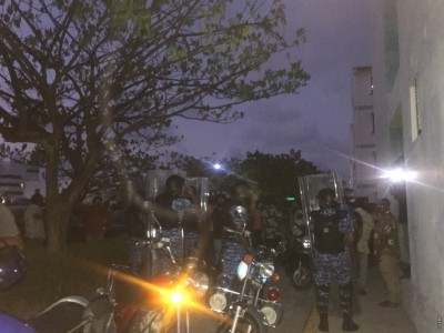 ކުއްޖާގެ ބައްޕަ ހައްޔަރު ނުކުރުމުން ހަމަނުޖެހުންތަކެއް، ފުލުހެއްގެ ބޯ ފަޅާލައިފި