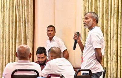 ފުޓްބޯޅަ އަޑިއަޅާލައިގެން ދިޔައިރު ވެސް ކްލަބްތަކުން ކަންބޮޑު ނުވަނީތޯ ސުވާލު އުފައްދައިފި