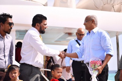 ރައީސް ސޯލިހު ނޭކުރެންދޫ އާއި ކުޅުދުއްފުއްޓަށް ވަޑައިގެންފި