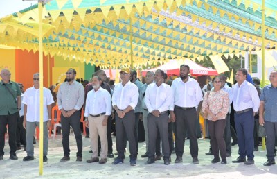 "ބައްޕަ ގެންނަ ހަދިޔާ އަށް ކުރާ އިންތިޒާރު ރިޔާސީ ކެންޑިޑޭޓްގެ ޕްރޮޖެކްޓަށް ކުރޭ"