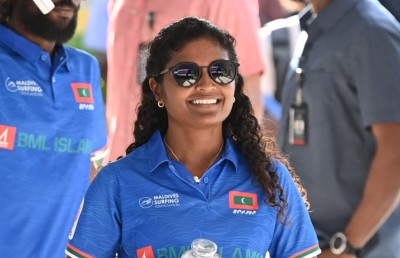 ބައިނަލްއަގުވާމީ މުބާރާތެއްގައި ވާދަކުރާ ރާއްޖޭގެ ފުރަތަމަ އަންހެން ރާޅާއެޅުންތެރިޔާ އާޔާ ދައްކާ ހިތްވަރު