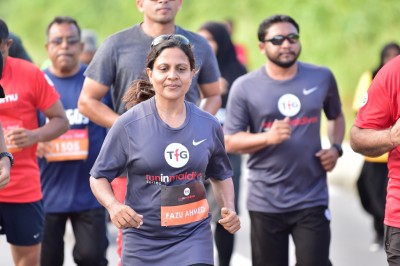 އެންމެ އަވަހަށް މެރެތަންއެއް ނިންމި ފަސްޓްލޭޑީއަކަށް ފަޒްނާ
