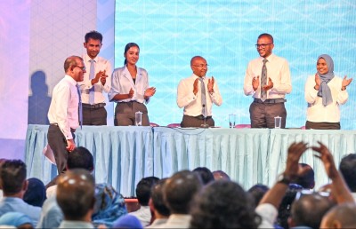 ސިޔާސީ ޕާޓީއެއްގެ ގޮތުގައި "ދަ ޑިމޮކްރެޓްސް" ރަޖިސްޓްރީކޮށްފި