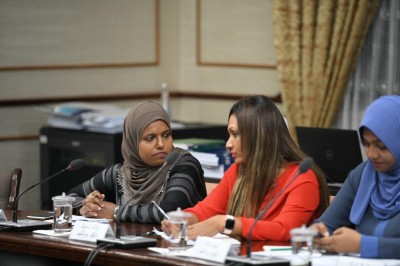 ޝިދާތާއަކަށް ނުވި، އިސްތިއުފާ ދެއްވާ: މަޖިލިސް