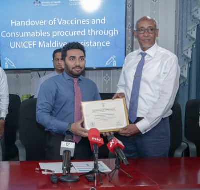 ހިމަބިހި ކޮންޓްރޯލުކުރަން ޔުނިސެފްއިން ވެކްސިން ފޯރުކޮށްދީފި