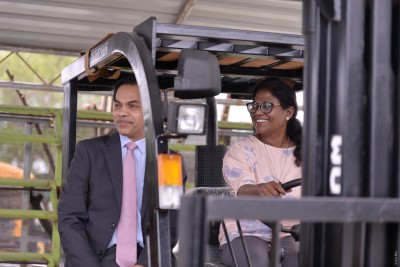 އިންޑިއާއިން މާލެ ސިޓީ ކައުންސިލަށް 16 ވެހިކަލް ހަދިޔާކޮށްފި