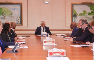 ވޯލްޑް ބޭންކުގެ ރާއްޖޭގެ އިސްބޭފުޅުންނާ ރައީސް ބައްދަލުކުރައްވައިފި