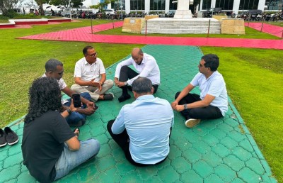 ޖުމްހޫރީ މައިދާނަށް އެއްވި އިދިކޮޅުގެ އިސްވެރިން ފުލުހުންގެ ބެލުމުގެ ދަށަށް