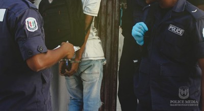 ގިނަ އަދަދެއްގެ މަސްތުވާތަކެއްޗާއެކު ހުޅުމާލޭން ތިން މީހަކު ހައްޔަރުކޮށްފި