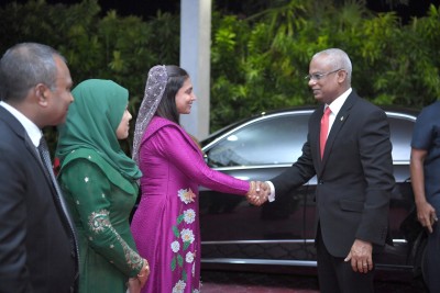 ރައީސްގެ ކާރުކޮޅަށް ފެންއެއްޗެއް ބަންޑުކޮށްލީ ގަސްދަކުނޫން: ފުލުހުން