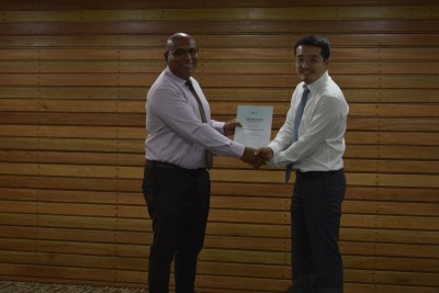 ފަރުކޮޅުފުށީ އައިސޮލޭޝަން ފެސިލިޓީއަށް ޗައިނާއިން ފާހާނާ ބަރިއެއް ހަދިޔާކޮށްފި