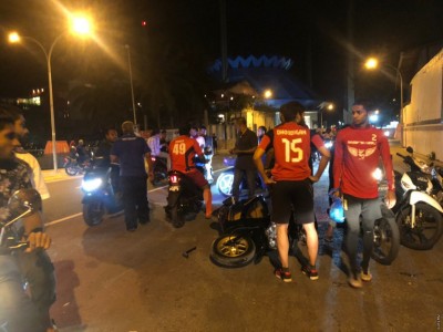 އެކްސިޑެންޓެއް ވުމުން ސައިކަލާއެކު ފިލައިފި