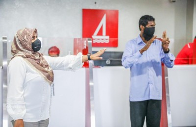 ބީއެމްއެލްގެ މުވައްޒަފުންނަށް ސައިން ލެންގްއޭޖުގެ ހަރަކާތެއް