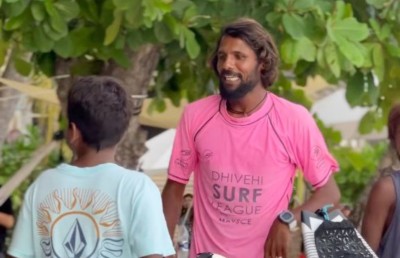 ބައްޕައާ އެއް ހީޓެއްގައި ވާދަކޮށް ދަރިފުޅު ކުރި ހޯދައިފި