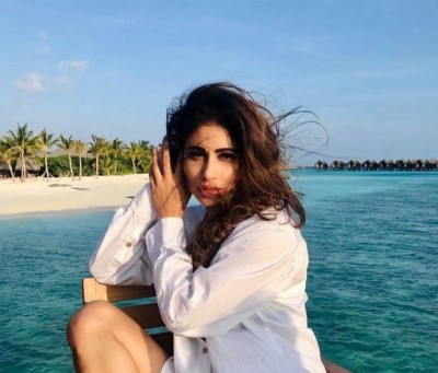 މޯނީ ރޯއި ރާއްޖޭގައި ޗުއްޓީ ހޭދަކުރަނީ