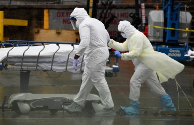 އެމެރިކާގައި ޕޮޒިޓިވްވާ މީހުންނާއި އެޑްމިޓްކުރާ މީހުން ރެކޯޑް އަދަދުން މައްޗަށް