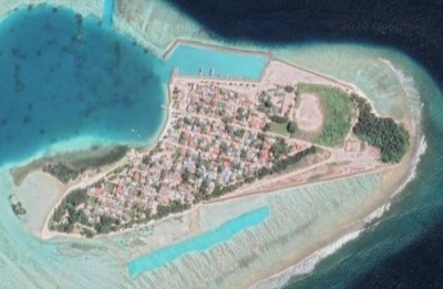 ޓީޗަރަކު ދަރިވަރުންތަކަކަށް ނިވާކަންކުޑަ މަންޒަރު ހިމެނޭ ވީޑިއޯއެއް ދެއްކި މައްސަލައެއް