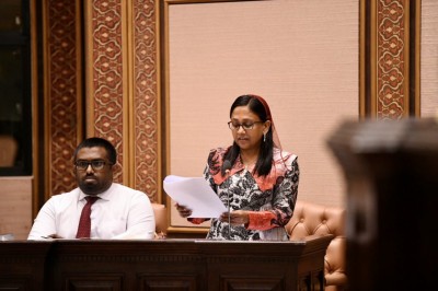 މެންބަރުން ނުރުހުނަސް ނަޝީދު ޒަހާއަށް ދެއްވީ އޭ އެއް!