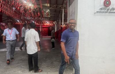 ޖޭޕީ އާއި ޑިމޮކްރެޓްސް ގުޅިގެން އިންތިހާބަށް ނުކުތުމަށް މަޝްވަރާ ކުރަނީ!
