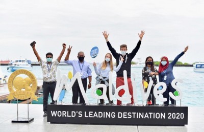 އެއް ލައްކަ ވަނަ ޓޫރިސްޓަށް ސްވިޒަލެންޑްގެ އަންހެނެއް