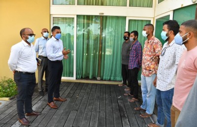 ފްލައިން ސްކޫލުގެ މައްސަލަ ހައްލުނުވެ ދަރިވަރުން މާޔޫސްވެފައި!
