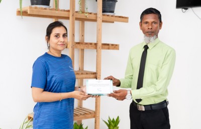 އައިކެއާއިން ހޮސްޕިޓަލްތަކާއި ހެލްތު ސެންޓަރުތަކަށް ފޭސް މާސްކް ހަދިޔާކޮށްފި