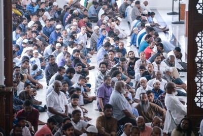 ހުކުރު ނަމާދު ކުރުކުރުމަށް އަންގައިފި