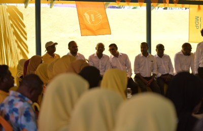 ރިސޯޓު ފެންވަރަށް ރަށްތައް ތަރައްގީވެއްޖެ، އަވަހަށް ގެސްޓް ހައުސް އަޅުއްވާ: ރައީސް