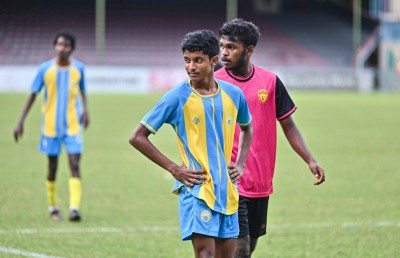 ސްޕޭނުގެ ސްކައުޓުންގެ ލޮލުގައި އަޅައިގަތް ރާއްޖޭގެ ޒުވާން ތަރި އީތަން ހުއެސްކާ އަށް