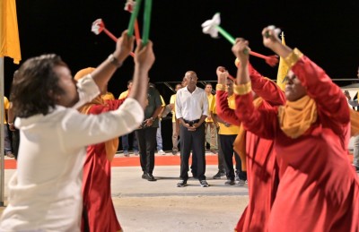 "އުކުޅަހު ރައްޔިތުން މިތިބީ އުފަލުން ފުރިފައި"