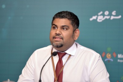 ސަރުކާރު ބަންދު ކުރަނީ ކޮފީއަށް ދާކަށް ނޫން، ގޭގައި ތިބެން: މަބުރޫކް