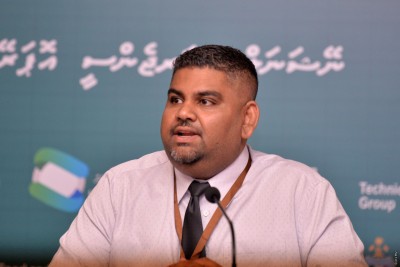 ހަކުރާހުރާއިން އެކަހެރިކުރި މީހާއާ ބައްދަލުވި އެއާޕޯޓްގެ ގިނަ މުވައްޒަފުންތަކެއް އެކަހެރިކޮށްފި