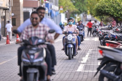 މާލޭގެ މަގުތައް ދޮވެ ސާފުކުރުމަށް ހަލާކުވެފައި ހުރި ޕެލެޓުތައް ނަގަނީ