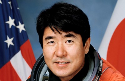 ޖަޕާނުން ލަކުޑި ސެޓެލައިޓް ހަދަނީ