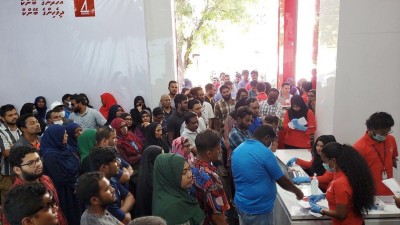ބޭންކުތައް ހުޅުވާލުމާއެކު ގައި ދުރުކަން ހަނދާން ނެތިއްޖެ