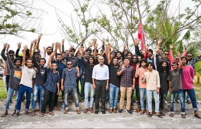 މި ކުޑަކުއްޖާގެ ސިޓީ އުރައިގައި އޮތީ މި ސިޓީގެ ބޮޑު ހުވަފެން