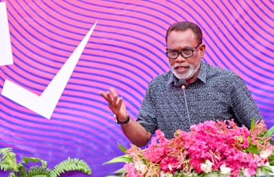 އަދުރޭ ރައީސަށް: އެއްކޮށް ޕޯޑިއަމަކަށް ވަޑައިގަންނަވާ، ހިޔާނާތްތައް ކިޔައިދޭނަން!