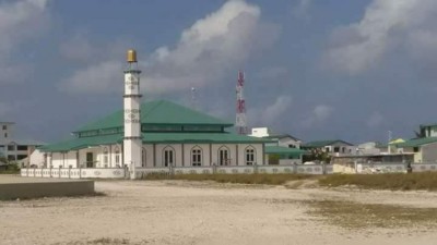 ހުއްދަ ނެތި މިސްކިތްތައް ބަންދު ނުކުރަން އަންގައިފި