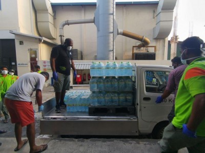 ތާޒާ ފެން ޑެލިވަރީ ކޮށްދޭނީ ހަމައެކަނި ފިހާރަތަކާއި އޮޑިފަހަރަށް