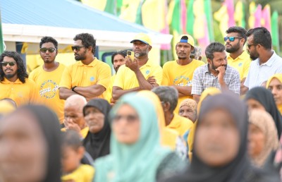 މާލޭގެ މަގުތައް މަތީގައި ހުރި ހޮޅިތައް ބިމު އަޑިއަށް ލާންޖެހޭ: ރައީސް