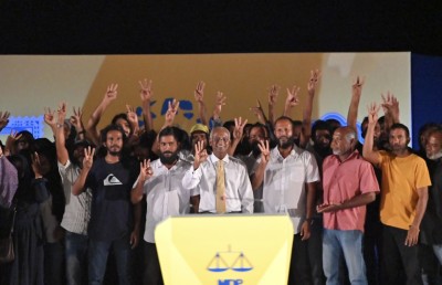 ޔާސިރަށް ރައީސް ކަމުދިޔައީ ސިޔާސީ ވެރިން ހައްޔަރުނުކޮށް ވެރިކަން ނިންމާލާތީ