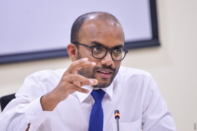 ފައިސާ ޗާޕް ޖަހާކަށް ނޫޅެން، އެދެނީ ބްލޭންކް ޗެކަކަށް ނޫން: މިނިސްޓަރު