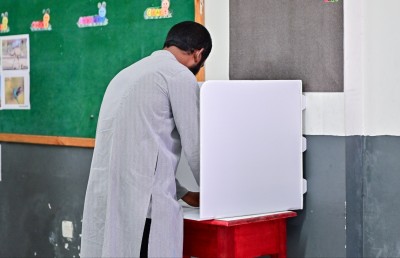 ފުރަތަމަ ފަހަރަށް ވޯޓު އަމިއްލަ އަތުން: މިނިވަންކަން ލިބުނު ދުވަހެއް!