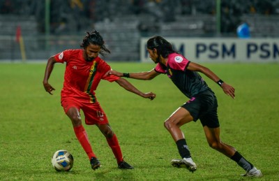 އަޔާގެ ލަނޑުން ދަ ގްރާންޑޭ އިން ޔޫވީ ބަލިކޮށްފި